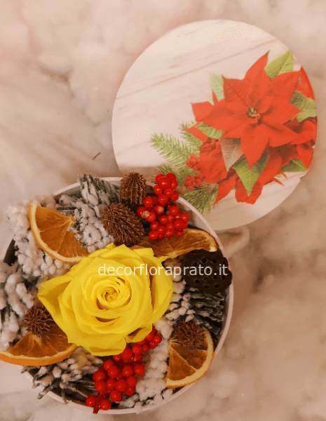 Composizione in scatola con rosa stabilizzata
