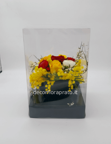 Scatola grande trasparente con composizione floreale